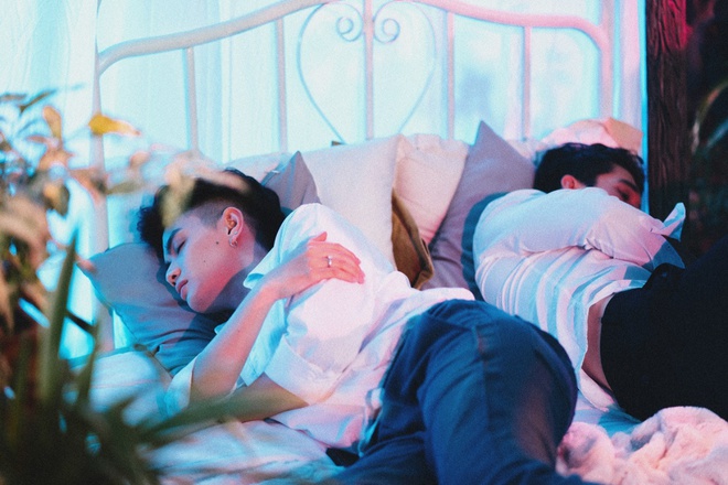Sau ồn ào nghi vấn từng yêu Trấn Thành, Đào Bá Lộc tung ảnh giường chiếu với mẫu nam điển trai - Ảnh 3.