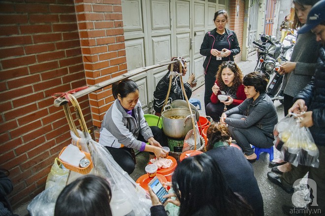 Gánh chè trôi mộc mạc 30 năm ngõ Tô Hoàng, bán hết veo trong vòng 2 tiếng, nếu muốn ăn nhớ đừng mang tiền chẵn - Ảnh 7.