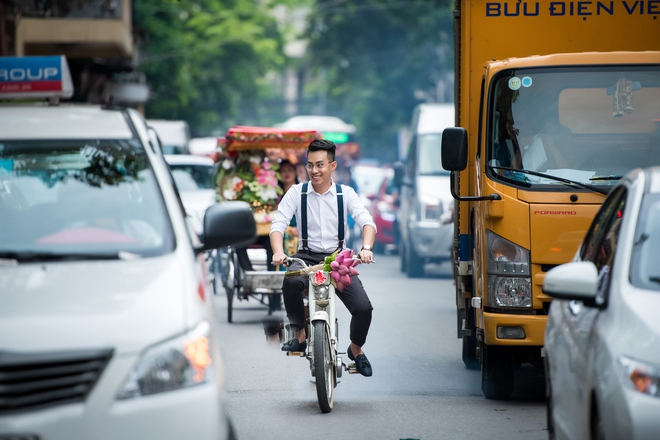 Lễ ăn hỏi đậm chất Hà Nội và đám cưới khách sạn 5 sao với bạt ngàn sen tươi của cô dâu phố cổ - Ảnh 9.