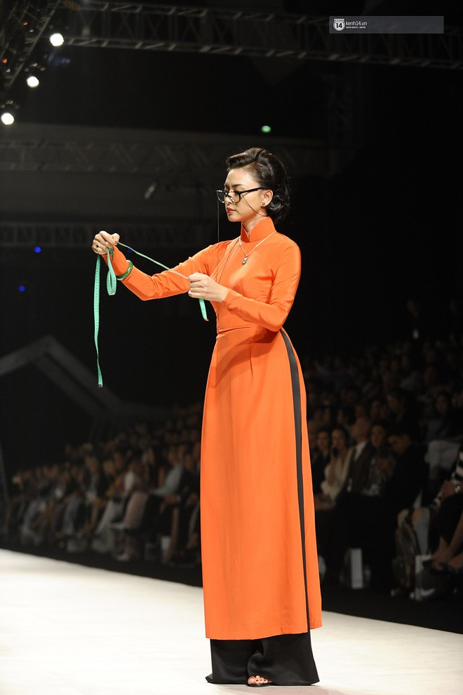 Thì ra, đây là 6 tuyệt chiêu giúp Ngô Thanh Vân trở thành tâm điểm sáng nhất Vietnam International Fashion Week - Ảnh 9.
