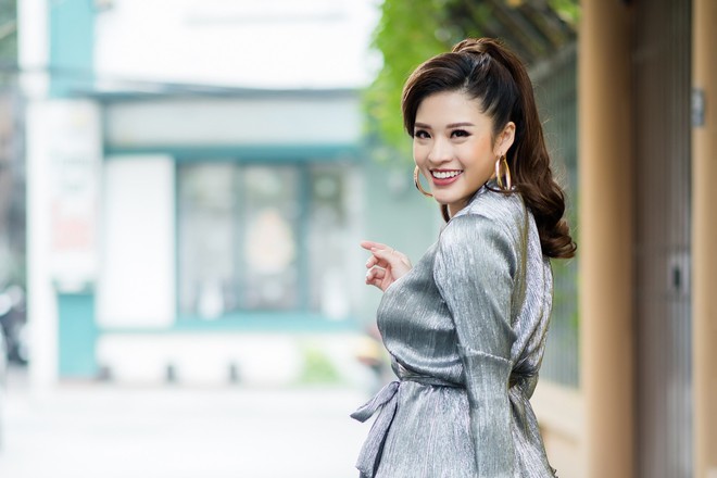 Hoa hậu Phan Hoàng Thu lần đầu gặp sự cố khi làm MC - Ảnh 6.
