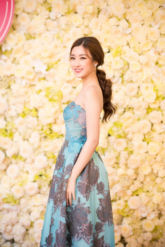 Hoa hậu Đỗ Mỹ Linh khoe vai trần nuột nà trước khi lên đường thi Miss World - Ảnh 5.