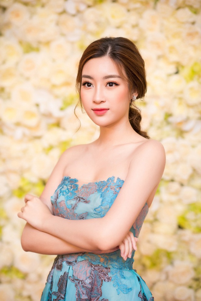 Hoa hậu Đỗ Mỹ Linh khoe vai trần nuột nà trước khi lên đường thi Miss World - Ảnh 6.
