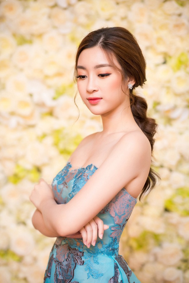 Hoa hậu Đỗ Mỹ Linh khoe vai trần nuột nà trước khi lên đường thi Miss World - Ảnh 7.