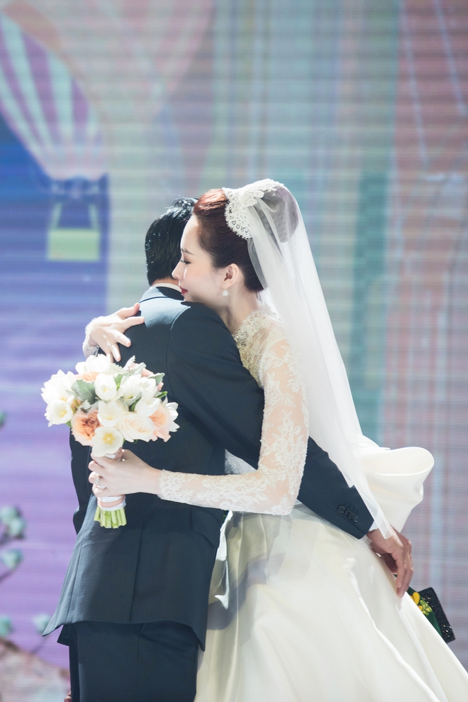Cận cảnh lễ cưới đẹp như cổ tích của Hoa hậu Đặng Thu Thảo và đại gia Nguyễn Trung Tín - Ảnh 1.