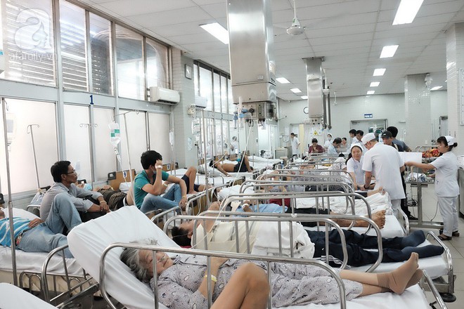 Bệnh viện ở Sài Gòn tặng 100 triệu đồng tiền thưởng ghép thận cho bà con vùng bão Tembin - Ảnh 1.
