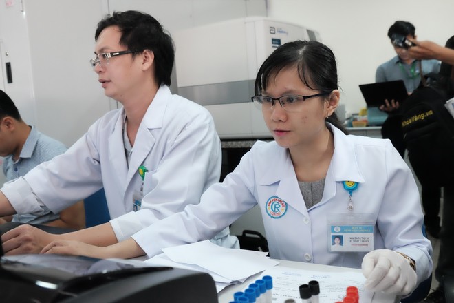 Bệnh viện công lập đầu tiên tại Việt Nam đạt chứng chỉ xét nghiệm đẳng cấp quốc tế - Ảnh 3.