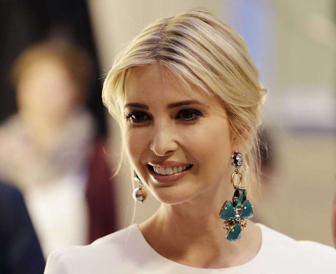 Ivanka Trump, Emma Watson và nhiều sao khác thi nhau đeo khuyên cọc cạch rồi, thế bạn thử chưa? - Ảnh 2.