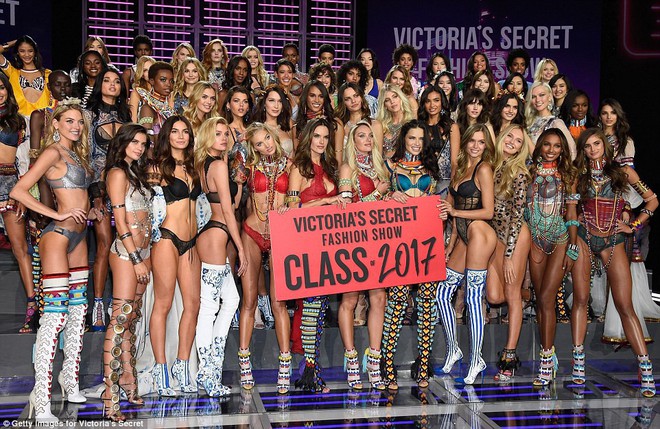 Victorias Secret show 2017 chính thức diễn ra: Các thiên thần sải bước đẹp xuất sắc tựa nữ thần - Ảnh 49.