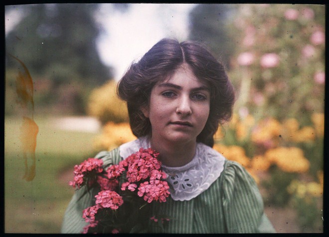 Ngắm vẻ ngọt ngào, lãng mạn của phụ nữ thế kỷ trước qua những bức ảnh màu tuyệt đẹp - Ảnh 10.