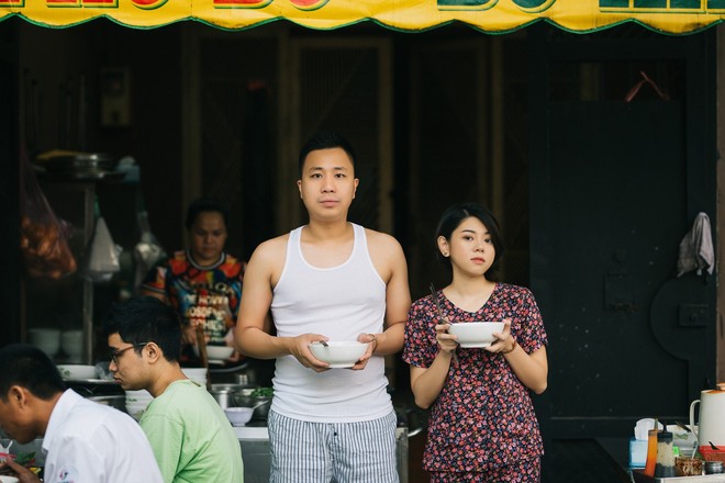 Cặp đôi có chuyện tình không giống ai và quyết định chụp bộ ảnh cưới thời bao cấp đầy bá đạo - Ảnh 1.