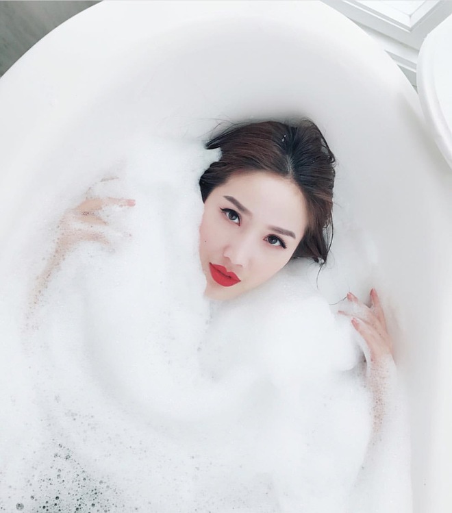 Soi nhất cử nhất động của sao Việt (20/7) - Ảnh 10.