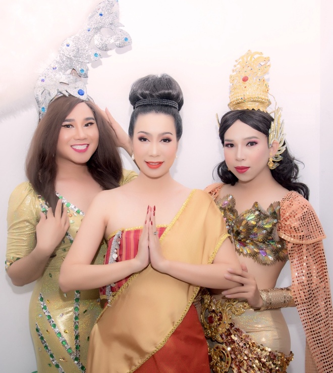 Trịnh Kim Chi khoe vai trần nuột nà, duyên dáng làm cô gái Thái Lan - Ảnh 2.