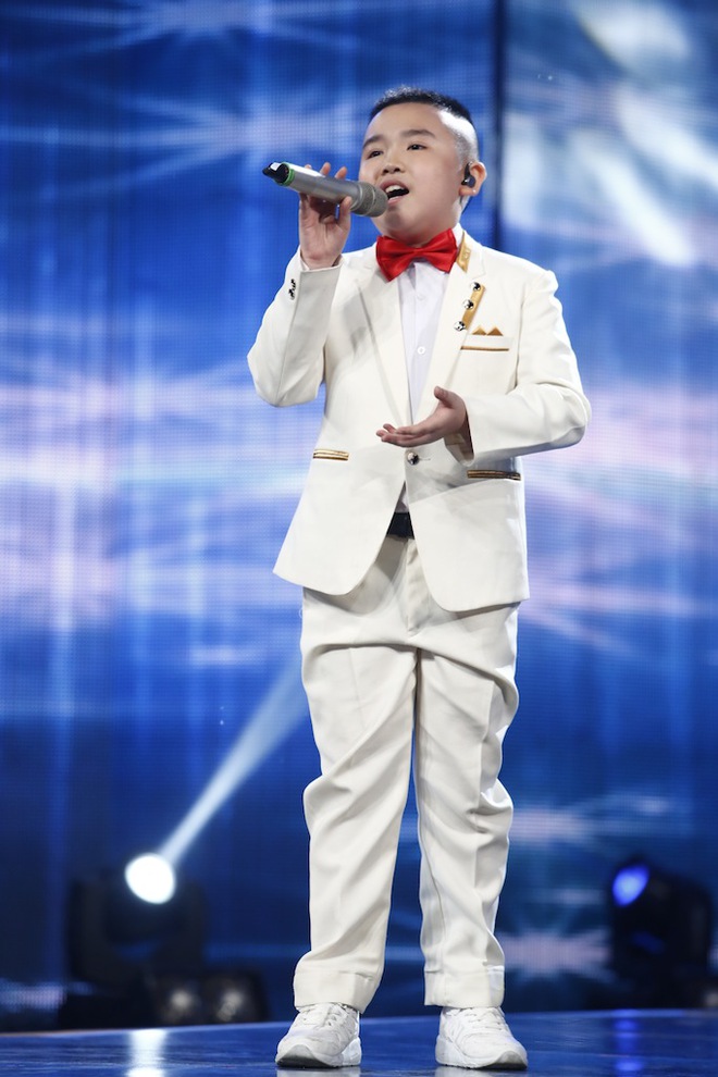 Isaac nhắc khéo Văn Mai Hương quá khó tính vì chê bai cậu bé nói nhiều nhất Idol Kids - Ảnh 1.