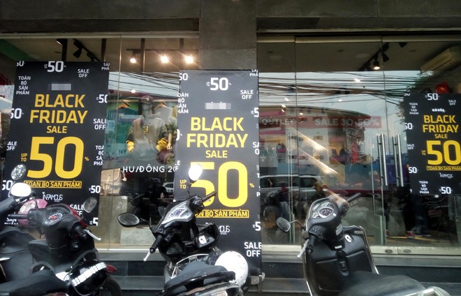 Người dân hồ hởi săn hàng giảm giá trước ngày Black Friday 2017 - Ảnh 3.