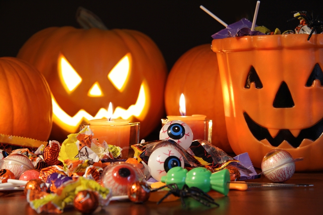 Vui đêm Halloween nhưng đừng quá đà kẻo rước họa bởi những loại phục trang nguy hiểm này nhé! - Ảnh 1.