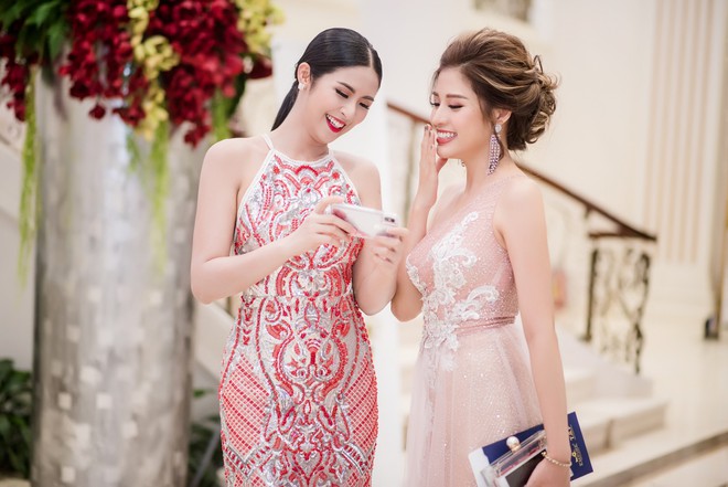 Hoa hậu Phan Hoàng Thu diện váy dài 2m, đọ sắc cùng Hoa hậu Ngọc Hân - Ảnh 6.