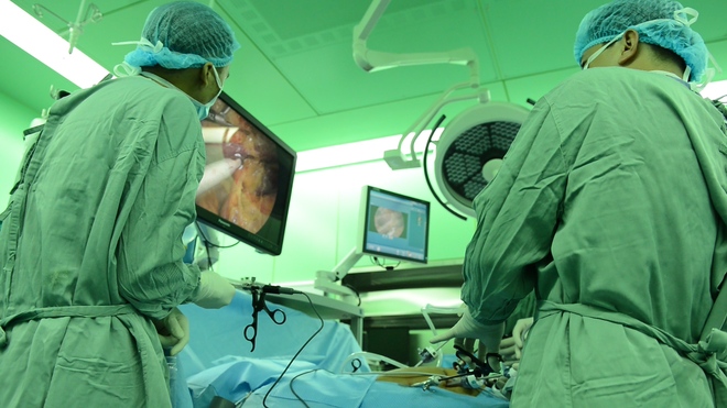 Lần đầu tiên, một bệnh viện Việt Nam đạt giải nhất toàn thế giới về phẫu thuật nội soi cắt gan - Ảnh 2.