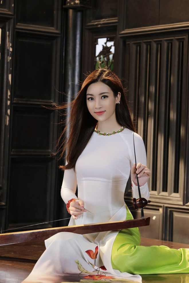 Xao xuyến trước vẻ ngọt ngào của Hoa hậu Mỹ Linh bên đàn bầu - Ảnh 3.