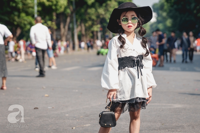 Vietnam International Fashion Week: Mới ngày đầu mà các nhóc tì đã đổ bộ xuống phố với street style chất phát ngất thế này - Ảnh 1.