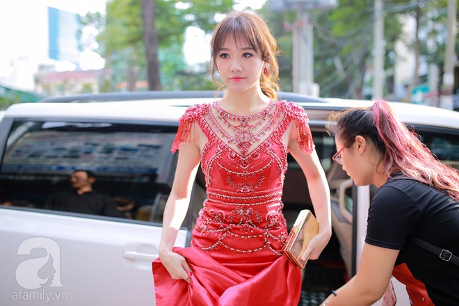 Hari Won lộng lẫy với v&aacute;y đỏ khoe th&acirc;n h&igrave;nh thon gọn - Ảnh 1.