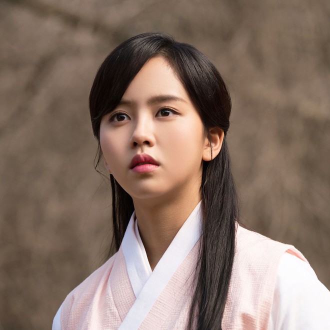 Yoo Seung Ho chết đi sống lại như phim, gặp lại Kim So Hyun sau 5 năm xa cách - Ảnh 8.