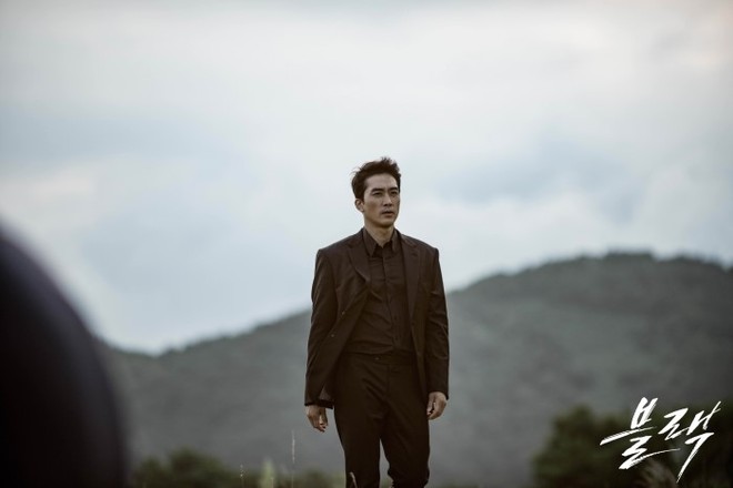 Phim của Song Seung Hun - Go Ara hé lộ loạt cảnh quay bí ẩn khiến ai cũng muốn xem - Ảnh 2.