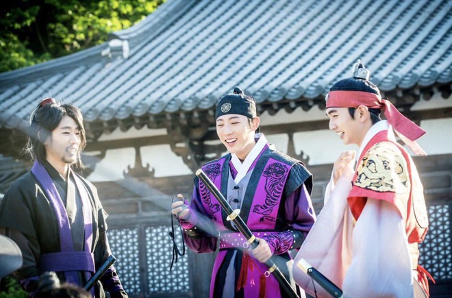 Mặt nạ quân chủ: Yoo Seung Ho chính thức trở lại ngôi vua, hiểu lầm vẫn chồng chất hiểu lầm! - Ảnh 11.