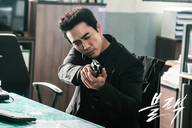 Phim của Song Seung Hun - Go Ara hé lộ loạt cảnh quay bí ẩn khiến ai cũng muốn xem - Ảnh 4.