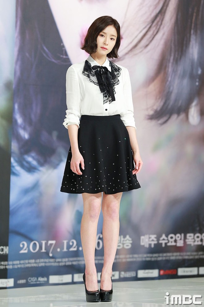 Mỹ nữ mặt đơ Shin Se Kyung ngày càng đẹp ngây ngất khó rời mắt - Ảnh 1.