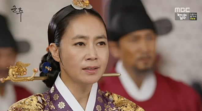 Mặt nạ quân chủ: Yoo Seung Ho chính thức trở lại ngôi vua, hiểu lầm vẫn chồng chất hiểu lầm! - Ảnh 2.