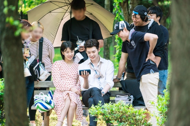 Phim Của Suzy, Lee Jong Suk Đóng Máy, Tiết Lộ Những Hình Ảnh Khiến Fan Phấn  Khích, Giải Trí, Afamily, Fast News