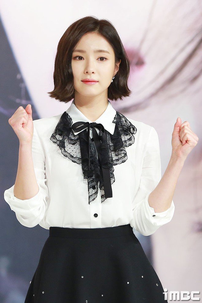 Mỹ nữ mặt đơ Shin Se Kyung ngày càng đẹp ngây ngất khó rời mắt - Ảnh 2.