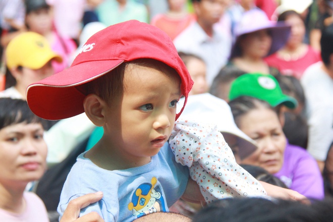 Miễn phí vé vào cổng, Thảo Cầm Viên chật kín người dịp Quốc tế Thiếu nhi - Ảnh 16. Miễn phí vé vào cổng, Thảo Cầm Viên chật kín người dịp Quốc tế Thiếu nhi - Ảnh 16.