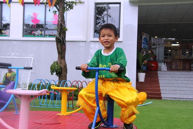 Hai bé trai 4 và 5 tuổi nghi bị mẹ bỏ rơi dưới chân cầu: Nửa đêm tỉnh giấc khóc đòi mẹ - Ảnh 10. Hai bé trai 4 và 5 tuổi nghi bị mẹ bỏ rơi dưới chân cầu: Nửa đêm tỉnh giấc khóc đòi mẹ - Ảnh 10.