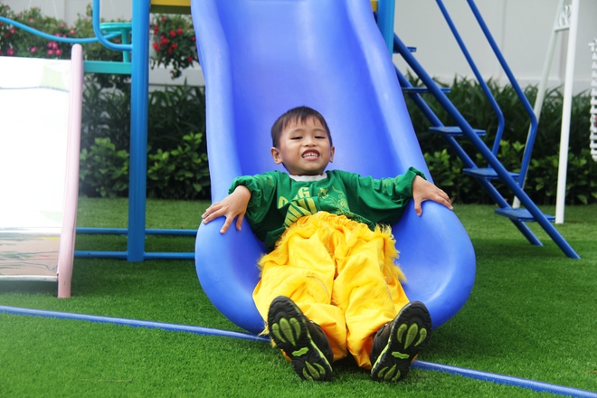Hai bé trai 4 và 5 tuổi nghi bị mẹ bỏ rơi dưới chân cầu: Nửa đêm tỉnh giấc khóc đòi mẹ - Ảnh 13. Hai bé trai 4 và 5 tuổi nghi bị mẹ bỏ rơi dưới chân cầu: Nửa đêm tỉnh giấc khóc đòi mẹ - Ảnh 13.