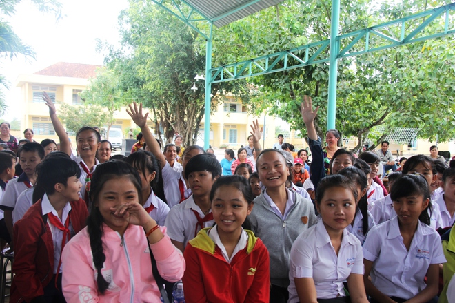 Trẻ em miền quê được giáo dục để tránh bị dâm ô trong phiên tòa giả định tại trường học - Ảnh 11. Trẻ em miền quê được giáo dục để tránh bị dâm ô trong phiên tòa giả định tại trường học - Ảnh 11.