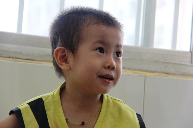 Bé trai 2 tuổi bị bỏ rơi ở cổng BV Từ Dũ: Để bé lại Sài Gòn ít hôm hi vọng gia đình đến đón - Ảnh 19.