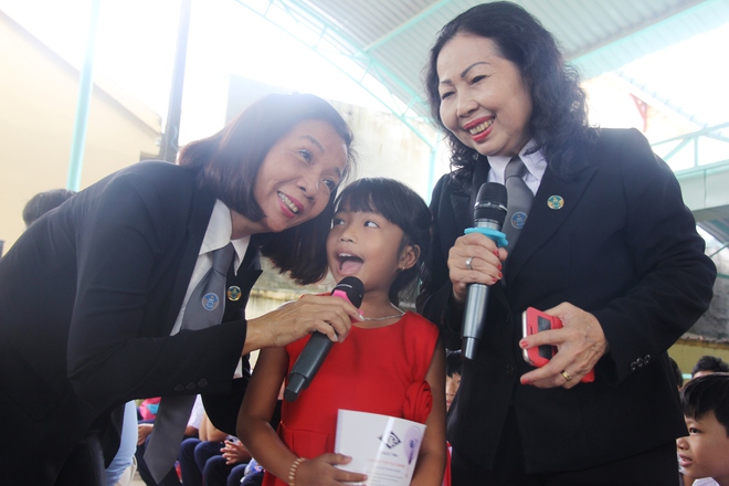 Trẻ em miền quê được giáo dục để tránh bị dâm ô trong phiên tòa giả định tại trường học - Ảnh 13. Trẻ em miền quê được giáo dục để tránh bị dâm ô trong phiên tòa giả định tại trường học - Ảnh 13.
