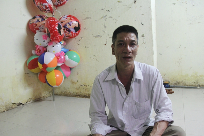 Nước mắt người cha rong ruổi khắp Sài Gòn, bán hết đồ đạc trong nhà nuôi hi vọng tìm hai đứa con mất tích - Ảnh 2.