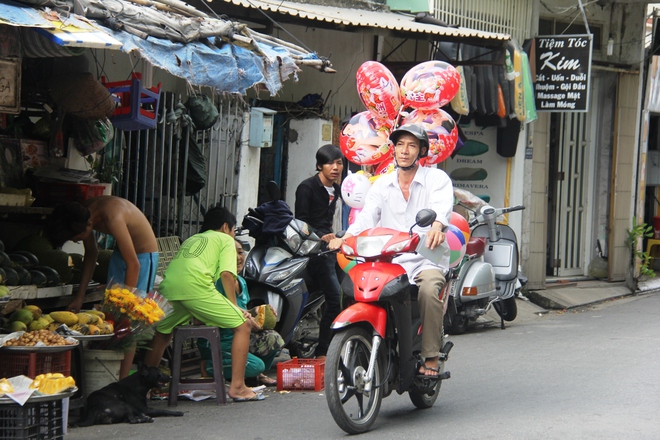 Nước mắt người cha rong ruổi khắp Sài Gòn, bán hết đồ đạc trong nhà nuôi hi vọng tìm hai đứa con mất tích - Ảnh 15.