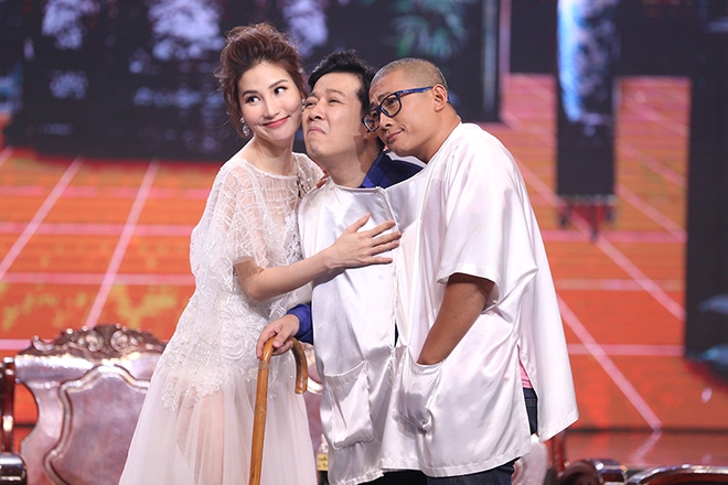 Trường Giang bất ngờ hôn Diễm My 9X trên sóng truyền hình - Ảnh 4. Trường Giang bất ngờ hôn Diễm My 9X trên sóng truyền hình - Ảnh 4.