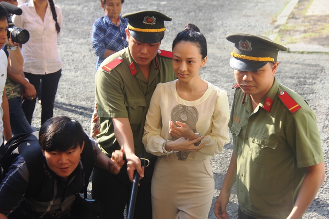 Vụ lừa đảo 16,5 tỷ đồng: Đối chất gay cấn giữa nhân chứng bí ẩn Nguyễn Mai Phương và những người liên quan tại Tòa - Ảnh 37.