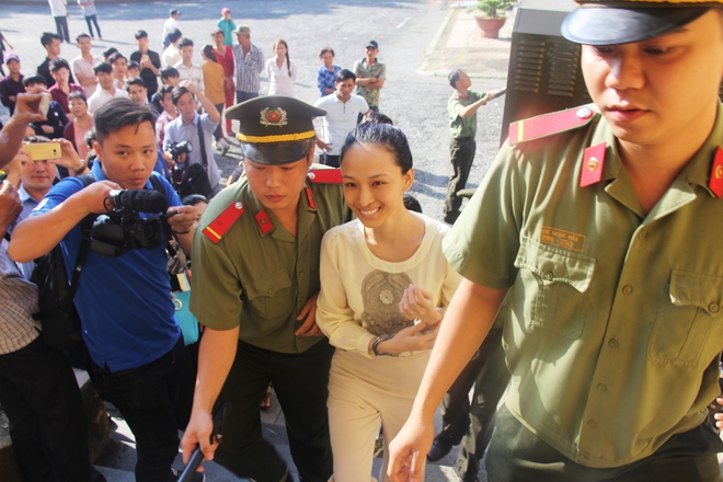 Vụ lừa đảo 16,5 tỷ đồng: Đối chất gay cấn giữa nhân chứng bí ẩn Nguyễn Mai Phương và những người liên quan tại Tòa - Ảnh 39.