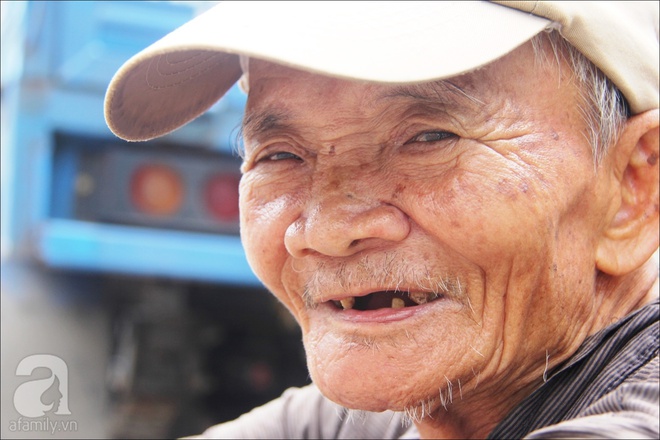 Tết Đoan Ngọ, nhà nhà sum vầy, cha già trăm tuổi vẫn đi bộ khắp Sài Gòn, bán bánh ú nuôi hai con gái - Ảnh 9.