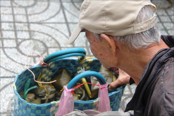 Tết Đoan Ngọ, nhà nhà sum vầy, cha già trăm tuổi vẫn đi bộ khắp Sài Gòn, bán bánh ú nuôi hai con gái - Ảnh 14.
