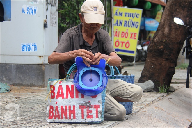 Tết Đoan Ngọ, nhà nhà sum vầy, cha già trăm tuổi vẫn đi bộ khắp Sài Gòn, bán bánh ú nuôi hai con gái - Ảnh 15.