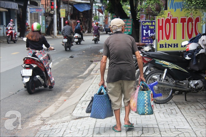 Tết Đoan Ngọ, nhà nhà sum vầy, cha già trăm tuổi vẫn đi bộ khắp Sài Gòn, bán bánh ú nuôi hai con gái - Ảnh 5.