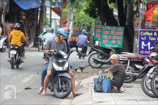 Tết Đoan Ngọ, nhà nhà sum vầy, cha già trăm tuổi vẫn đi bộ khắp Sài Gòn, bán bánh ú nuôi hai con gái - Ảnh 11.