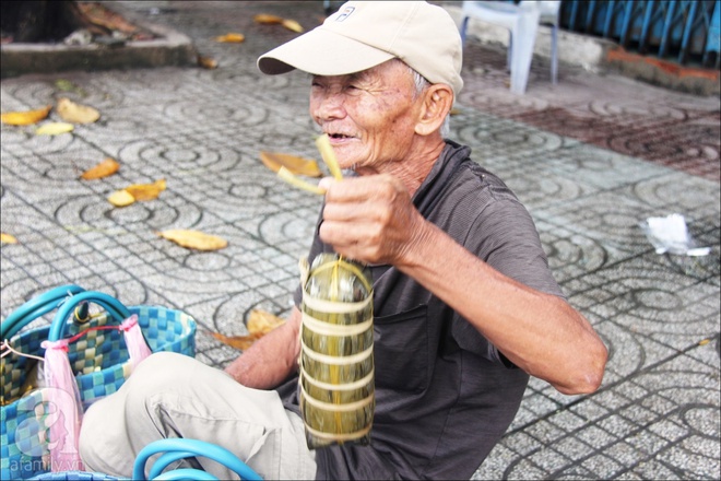 Tết Đoan Ngọ, nhà nhà sum vầy, cha già trăm tuổi vẫn đi bộ khắp Sài Gòn, bán bánh ú nuôi hai con gái - Ảnh 8.